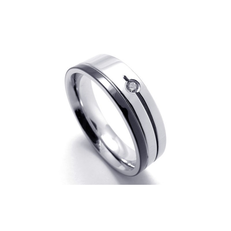 精巧に加工された色の輝き。上質なチタンリングとして定評があります。