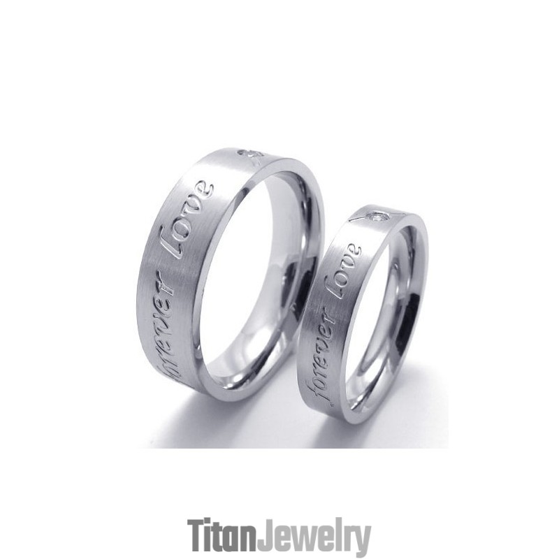 様々なスタイルと色の輝きで国内外で高い評価を得ているチタンリング