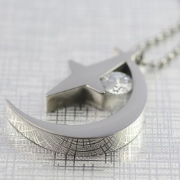 月と星のジルコンチタンネックレスペンダント