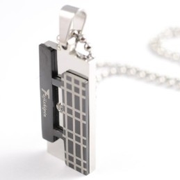 お友達へのファッションギフト チタンネックレスペンダント