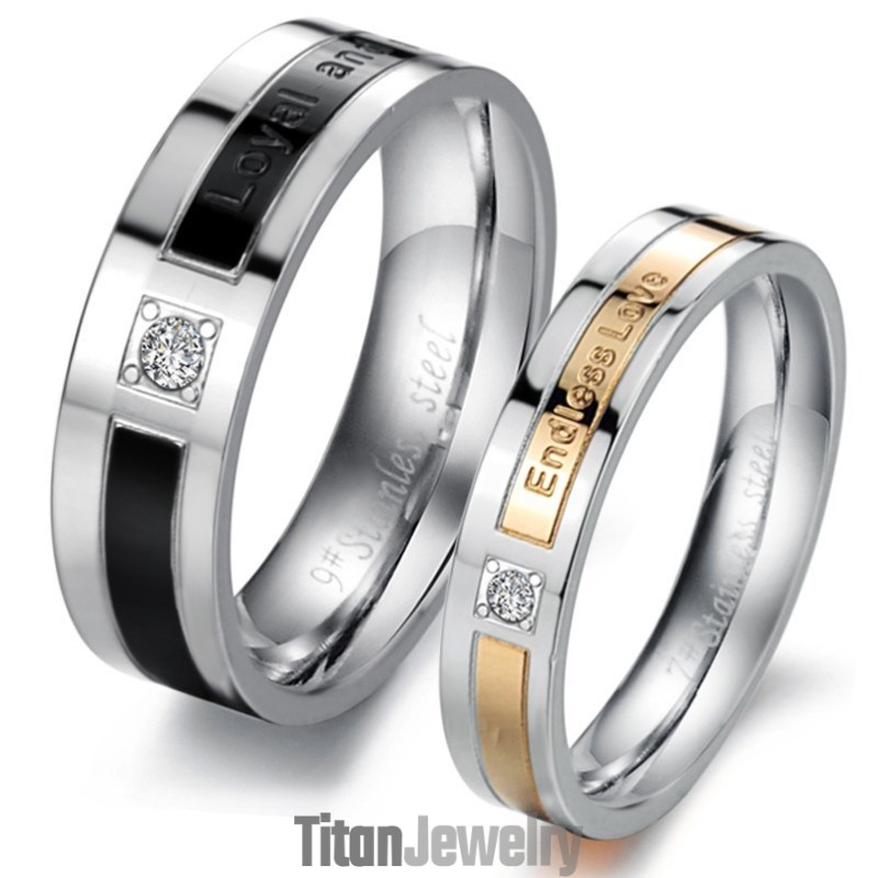 恋人のためのダイヤモンド付きチタンリング