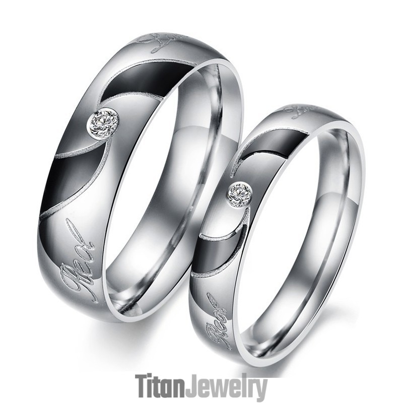恋人のための高品質ブラックチタンリング（ダイヤモンド付き）