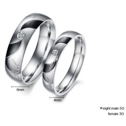 恋人のための高品質ブラックチタンリング（ダイヤモンド付き）