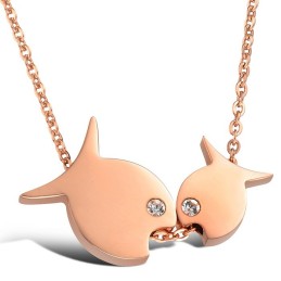世界中で売れている魚型チタンネックレス