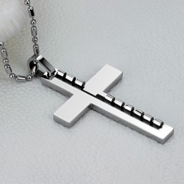 品質と量を保証する男性用クロスチタンネックレス