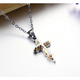 世界中で売れているクロスチタンネックレス