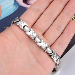 品質と量を保証するダイヤモンド付きスウィートハートチタンブレスレット