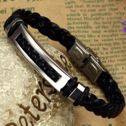 世界的に有名なチタンバングル