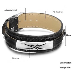 安定した品質のブラックチタンレザーバングル