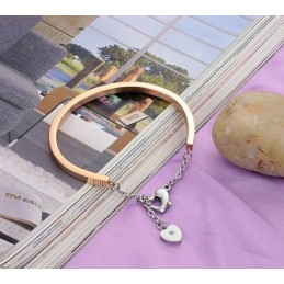 信頼性の高い品質の女性用ロックシェイプチタンバングル