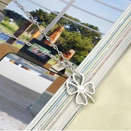 使いやすい女性用クローバー型プラチナメッキチタンネックレス