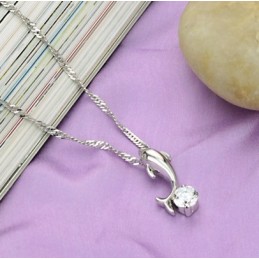世界的に有名な女性用イルカ型プラチナメッキチタンネックレス（ダイヤモンド付き）