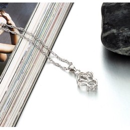 使いやすい女性用アレルギーフリープラチナメッキチタンネックレス（ラインストーン付き）