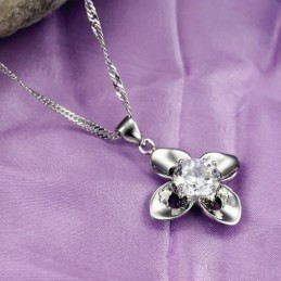 世界的に有名な女性用プラチナメッキチタンネックレス（ダイヤモンド付き）