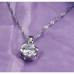 安定した品質の女性用ローズシェイププラチナメッキチタンネックレス