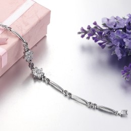 品質の女王女性用プラムフラワーシェイプダイヤモンド付きプラチナメッキチタンブレスレット