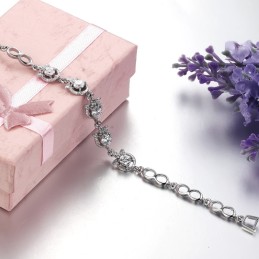 品質と量を保証する女性用クローバー型プラチナメッキチタンブレスレット