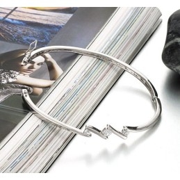 品質と量を保証する女性用アレルギーフリープラチナメッキチタンバングル（ラインストーン付き）