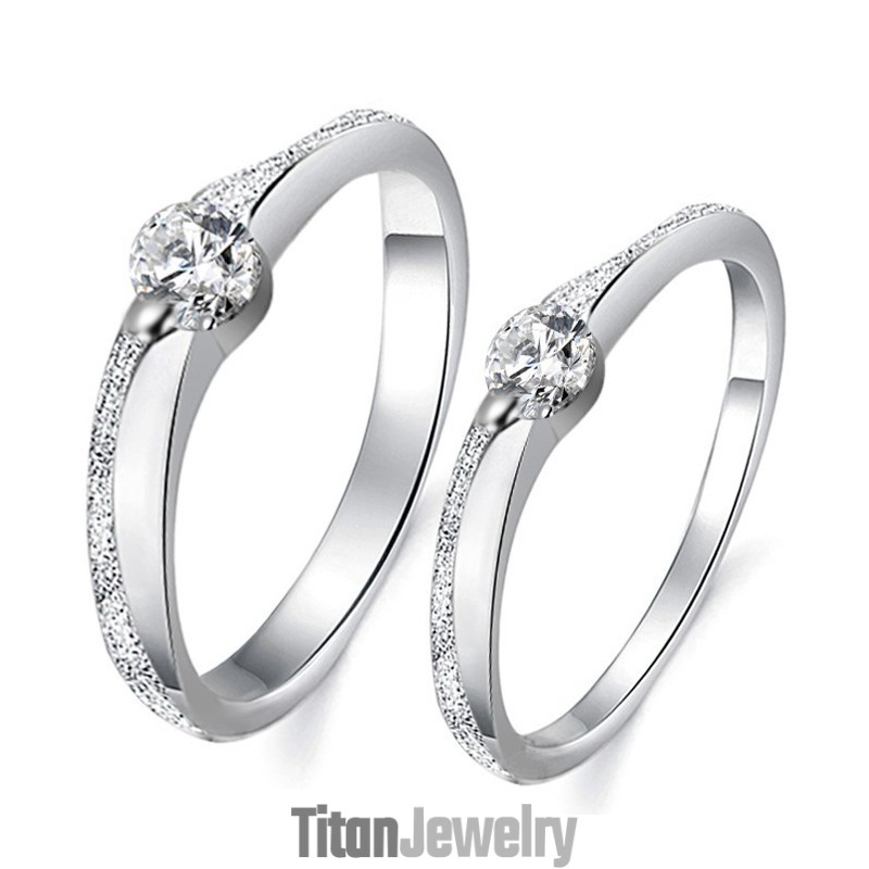 品質と量を保証するプラチナメッキチタンリング（ラインストーン付き）