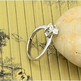 品質と量を保証するラインストーン付きプラチナメッキチタンリング