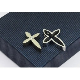 分離可能な十字型フラワーチタンペンダント - フリーチェーン