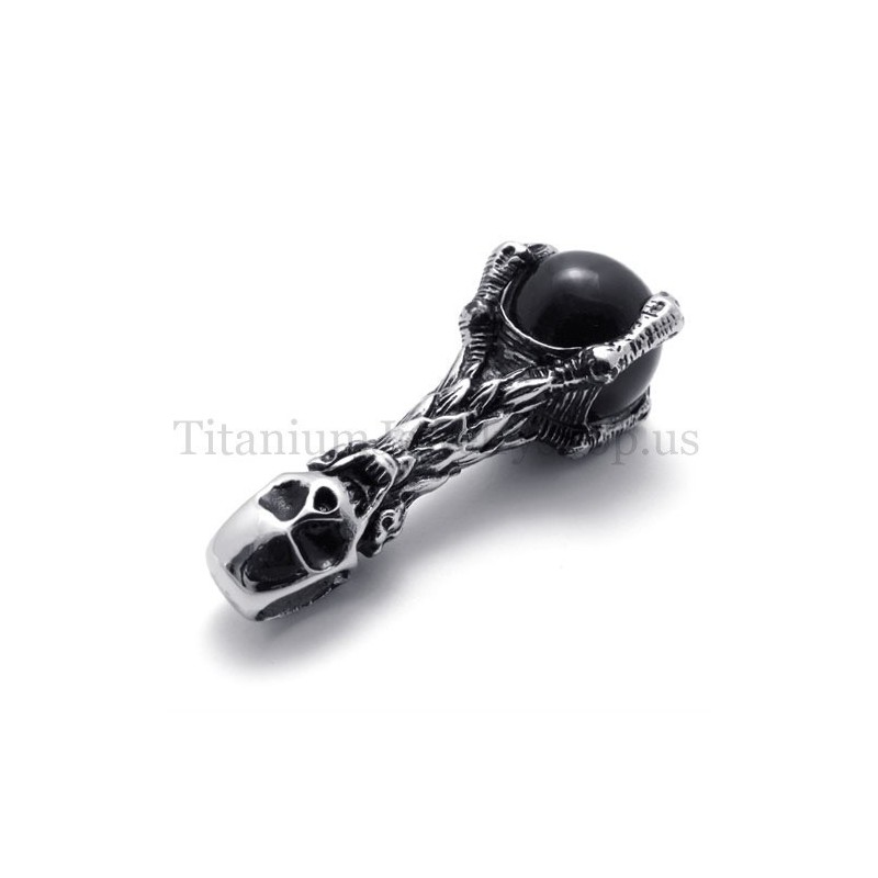 黒い宝石を抱いたスカルの純チタンペンダント 黒い宝石を抱いたスカルの純チタンペンダント