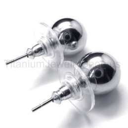 ポリッシュ仕上げのカメラチタンイヤリング