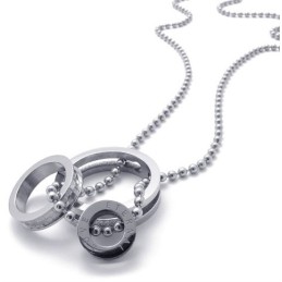 シルバーアクセントのマルチリングラバーズチタンペンダント