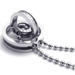 シルバーアクセントのマルチリングラバーズチタンペンダント