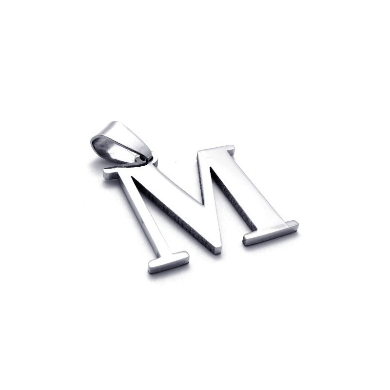 「M」文字のチタンペンダント