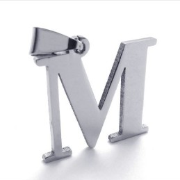 「M」文字のチタンペンダント