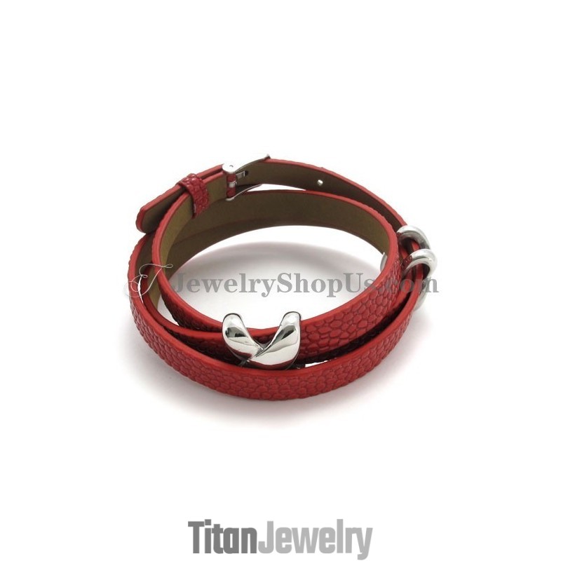 おしゃれなレッドレザーとチタンブレスレット
