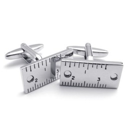 精巧に加工された色の輝き。優れた品質のチタンキュプロニッケルカフスボタン。