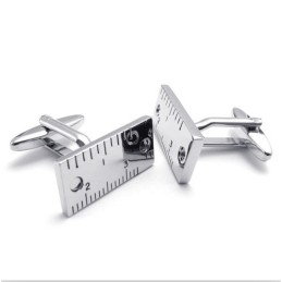 精巧に加工された色の輝き。優れた品質のチタンキュプロニッケルカフスボタン。