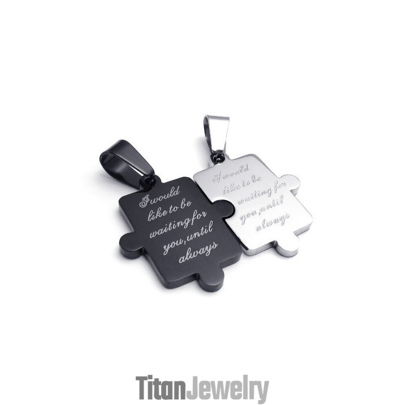 長年の信頼を得るため繊細な色彩を丁寧に加工したチタンペンダント